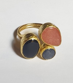 Ring aus Messing, vergoldet, oranger/graublauer Chalcedon/Onyx