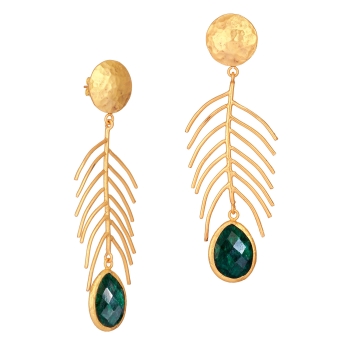 Ethno earring, brass goldplated, with Emerald