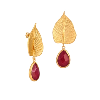 Elegant earring, brass goldplated, red Jade