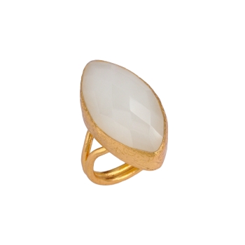 Ring made from brass, goldplated, chalcedony