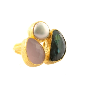 Ring made from brass, goldplated, labradorite, rosequartz, pearl