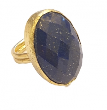 Ring made from brass, goldplated, with large Lapislazuli