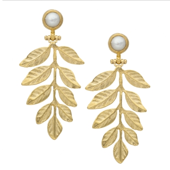 Earring made from brass, goldplated, pearl