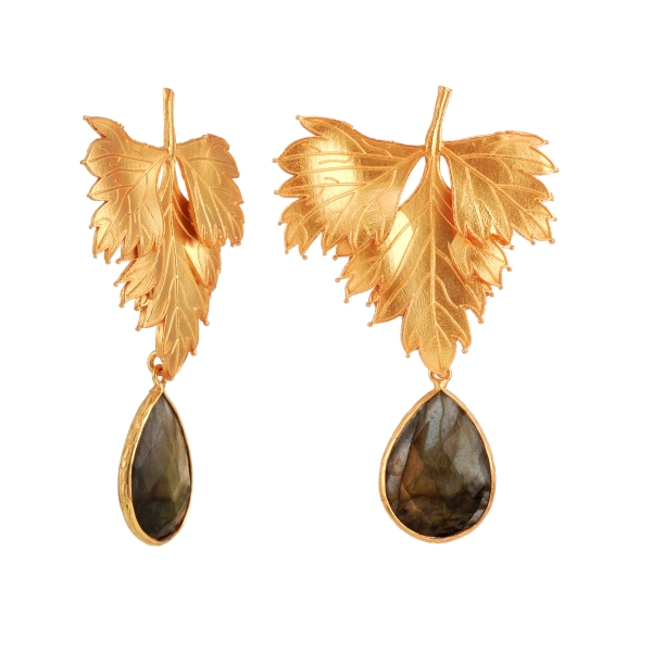 Earring made from brass, goldplated, labradorite