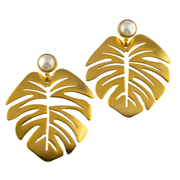 Earring made from brass, goldplated with pearl