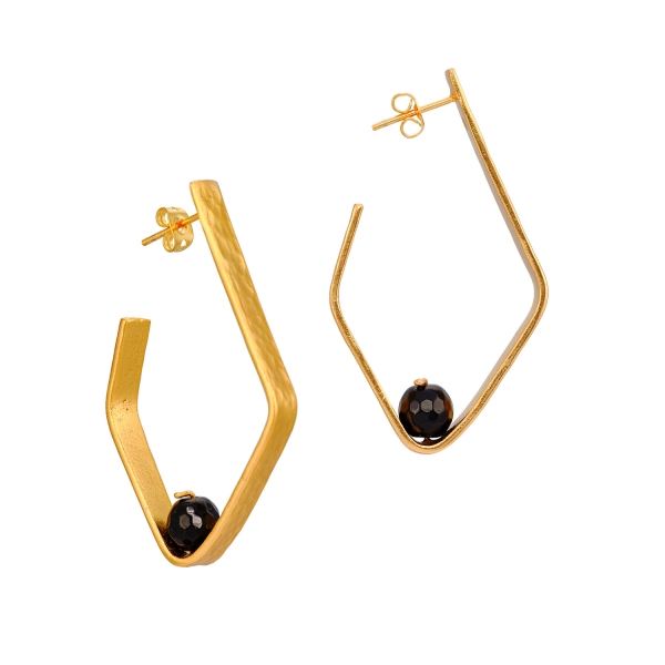 Earring made from brass, goldplated with Onyx