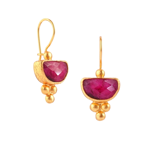 Earring made from brass, goldplated, Ruby