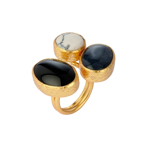 Ring aus Messing vergoldet, weißer/grauer Chalcedon, Onyx