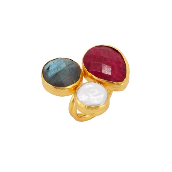 Ring made from brass, goldplated, with Ruby, baroque pearl, Labradorite